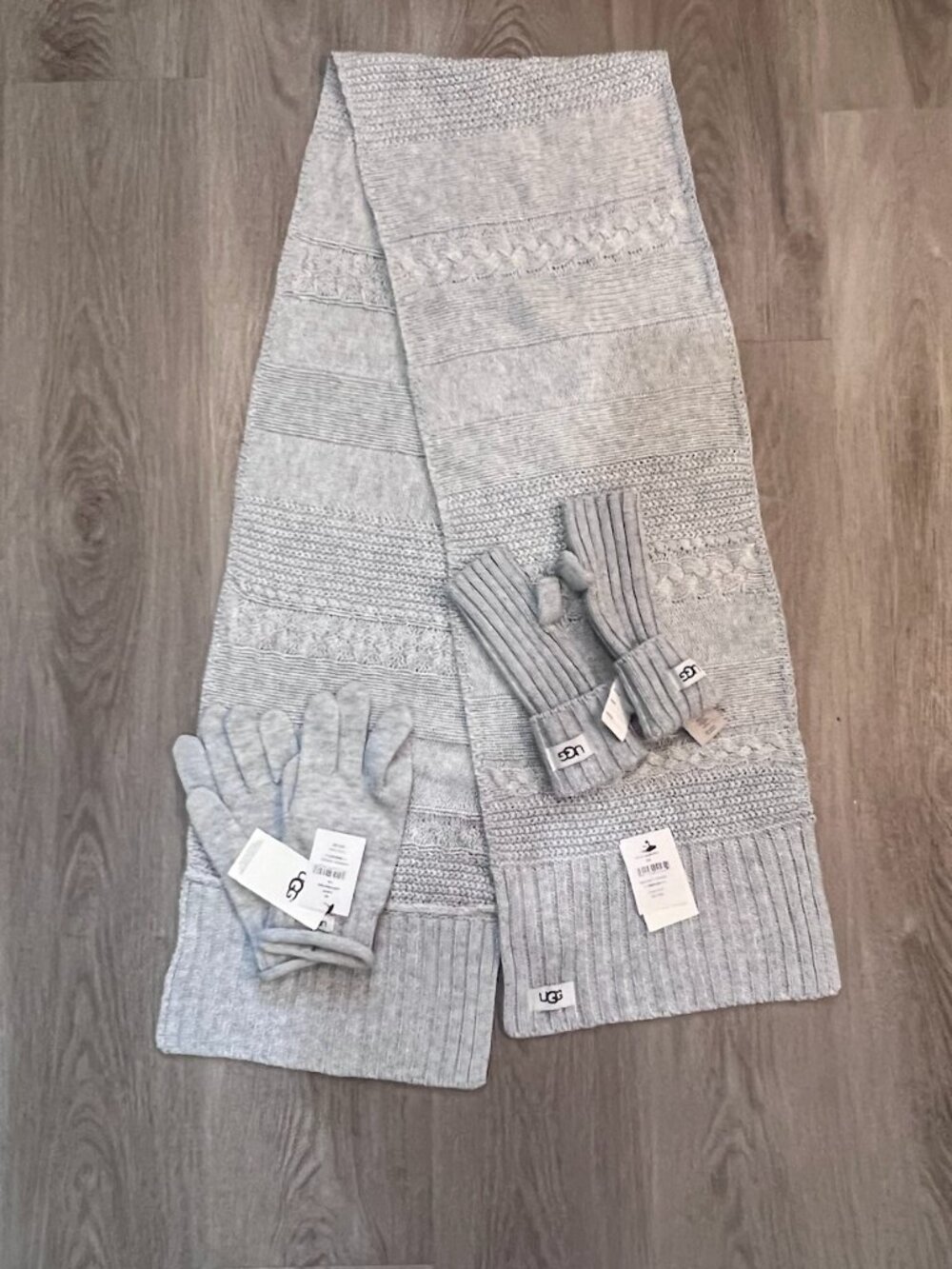 UGG Grey Winter Set Scarf & Gloves One Size NEW